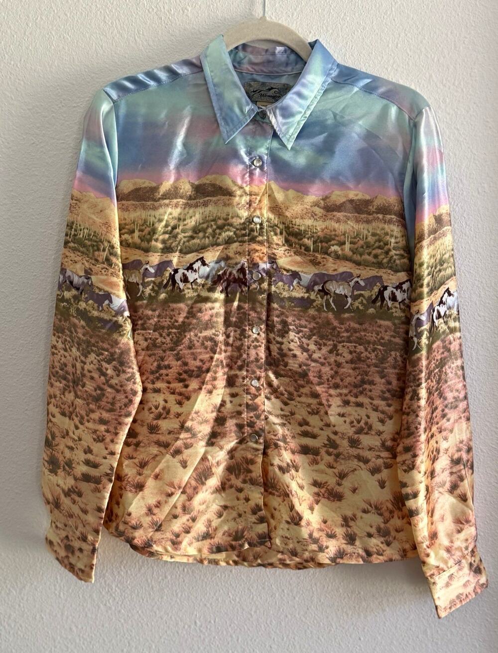 Vintage Wrangler Size Medium Western Desert Landscape Horse Print Button-Up